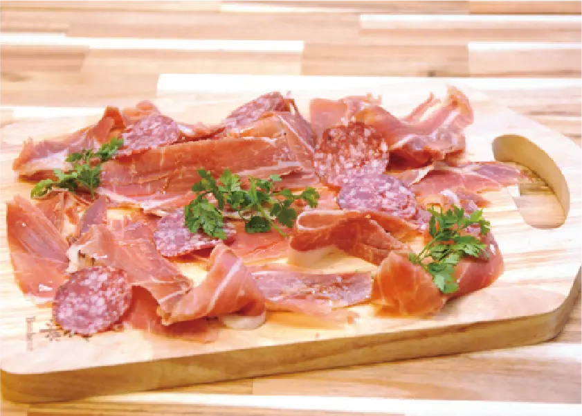 原木ホモンセラーノの生ハム盛り合わせ
