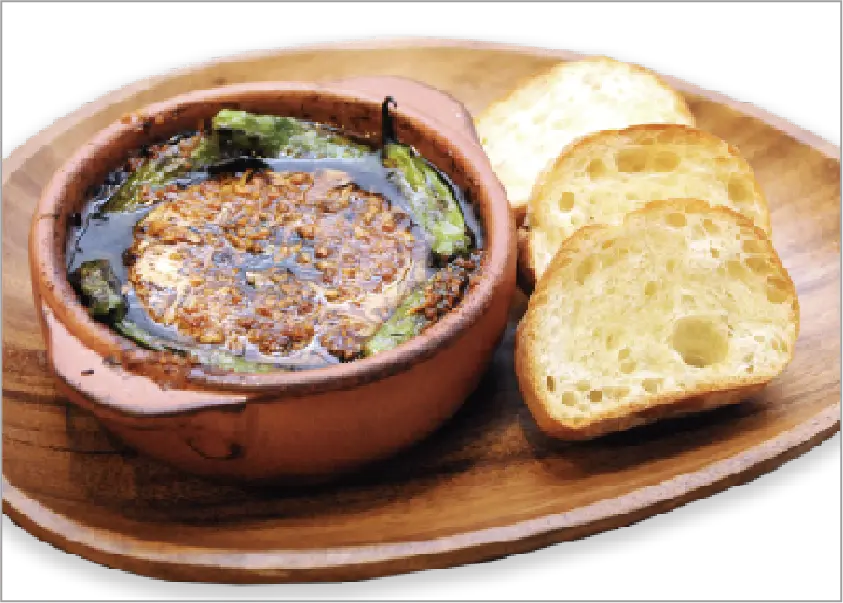 グリルカマンベールと季節の野菜アヒージョ（バケット付）