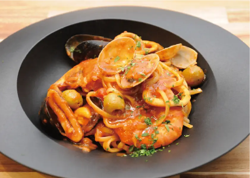 生パスタリングイーネのペスカトーレ（魚介のトマトソースパスタ）